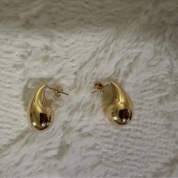 Elegant Gold Teardrop Earrings